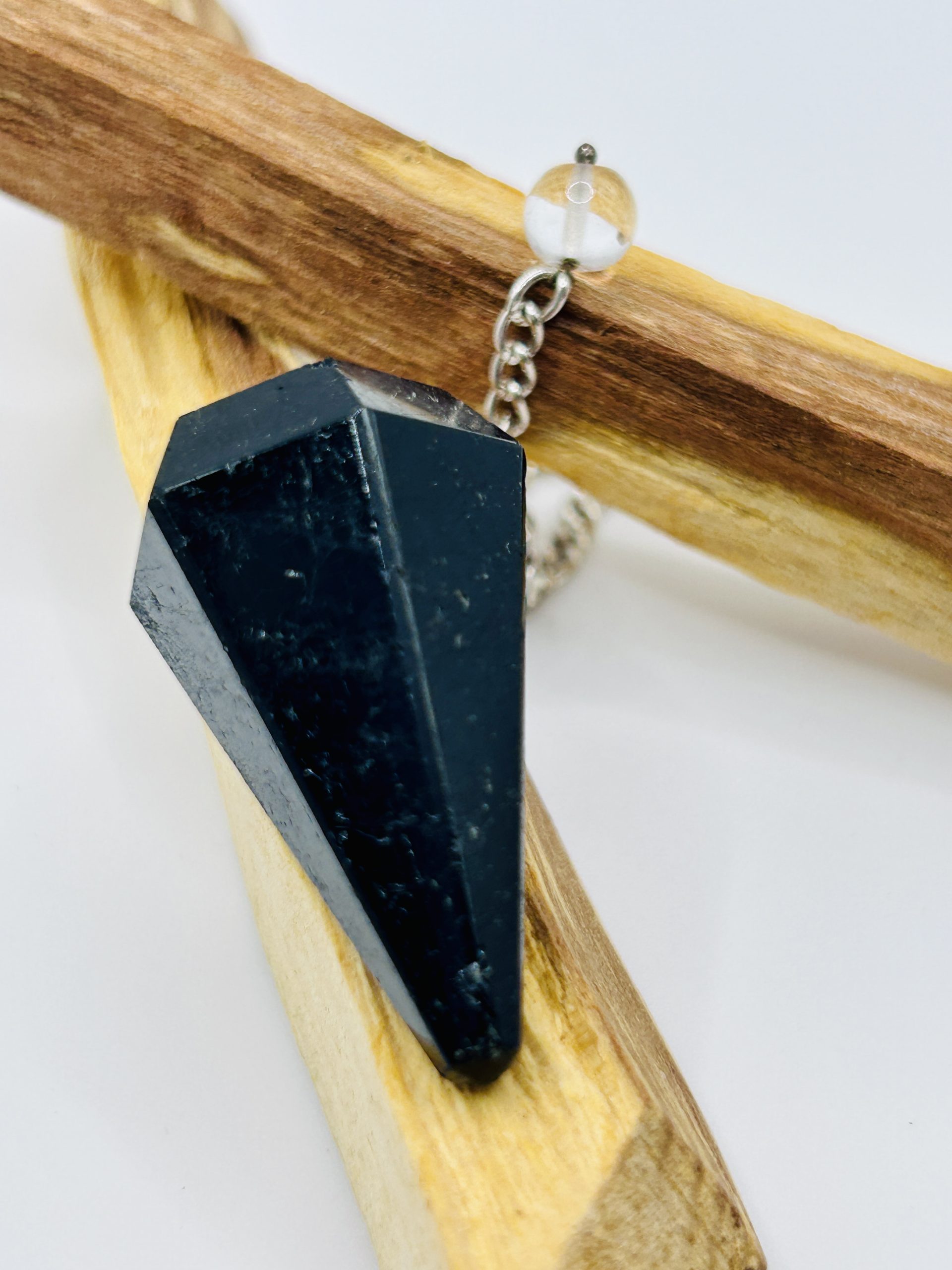 Pendule hexagonal Tourmaline Noire – Image 2